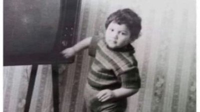 1970년 개발된 최초의 TV리모컨을 사용하는 모습